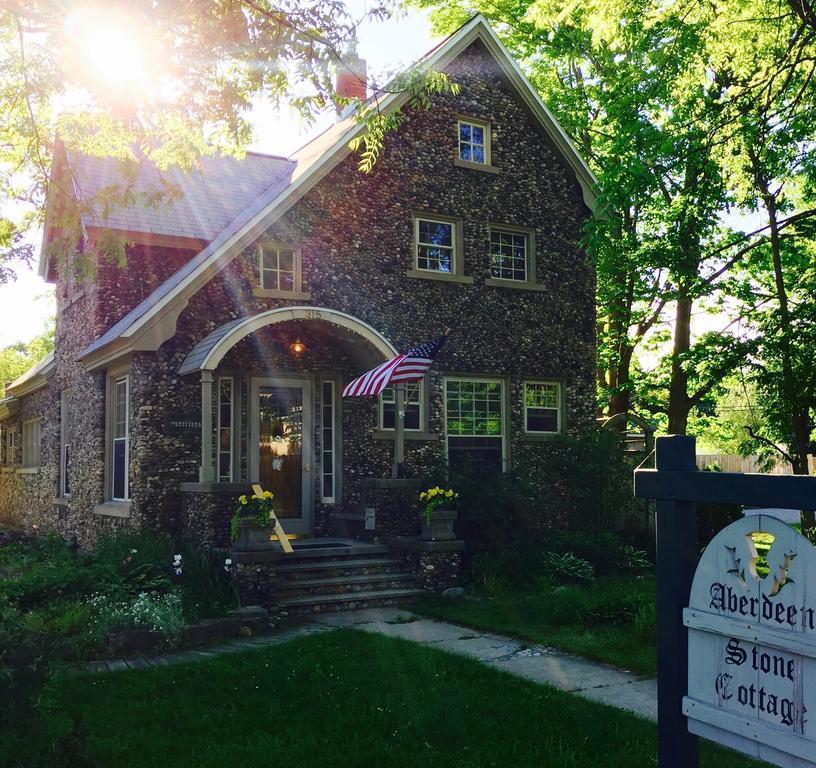 Aberdeen Stone Cottage B&B Traverse City Eksteriør bilde