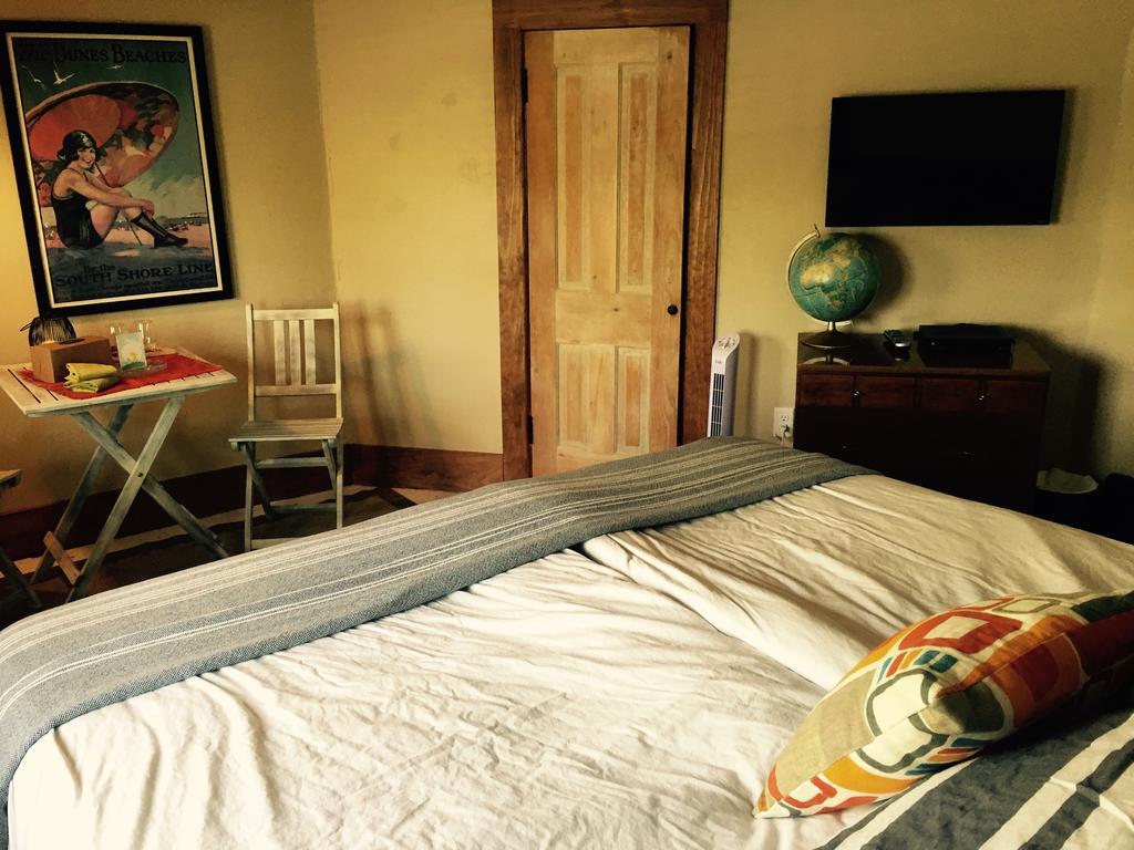 Aberdeen Stone Cottage B&B Traverse City Eksteriør bilde