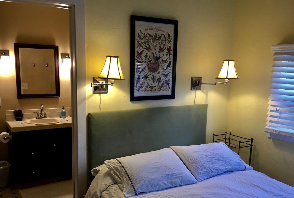 Aberdeen Stone Cottage B&B Traverse City Eksteriør bilde