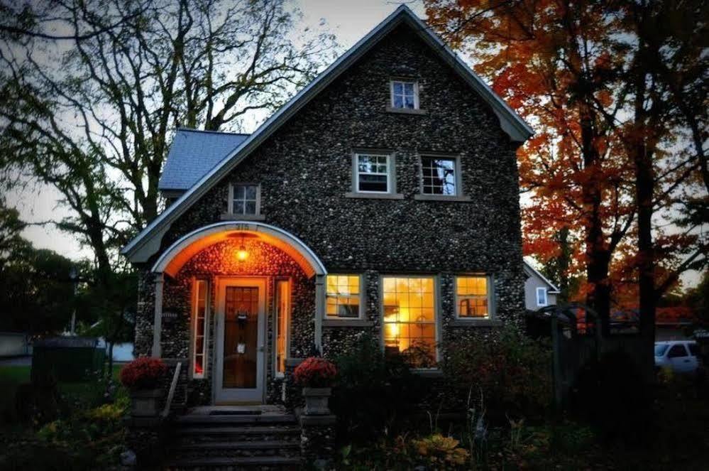 Aberdeen Stone Cottage B&B Traverse City Eksteriør bilde